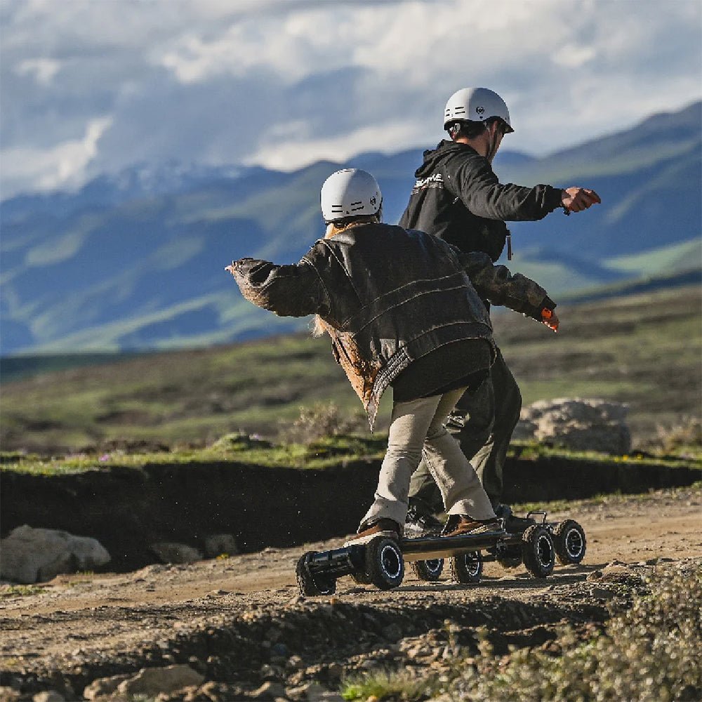 EXWAY ATLAS PRO 4WD High-Performance All-Terrain Off Road Eletric Skateboard With Gear Drivetrain, 7000W Demonstration View