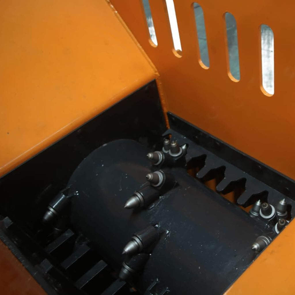 24-Inch Heavy-Duty 13.5 Cu.Ft Concrete Crusher Bucket Skid Steer Attachment (SAK10589) - Saksby Wholesale - Inside Bucket View