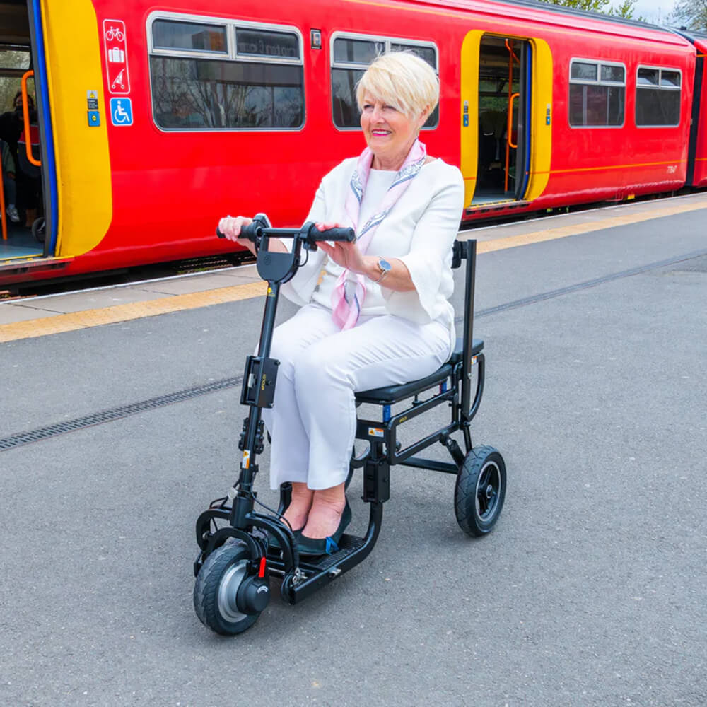 EFOLDI Lite 10AH/180W Ultra Lightweight Compact Airline-Approved Folding Mobility Scooter, 264LBS (SAK92631)