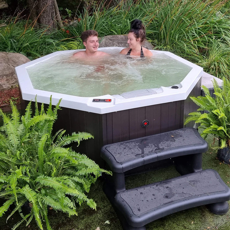 CANADIAN SPA COMPANY MUSKOKA 5-Person 14-Jet Portable Hot Tub [KH-10096] (SAK53974) - Demonstration View