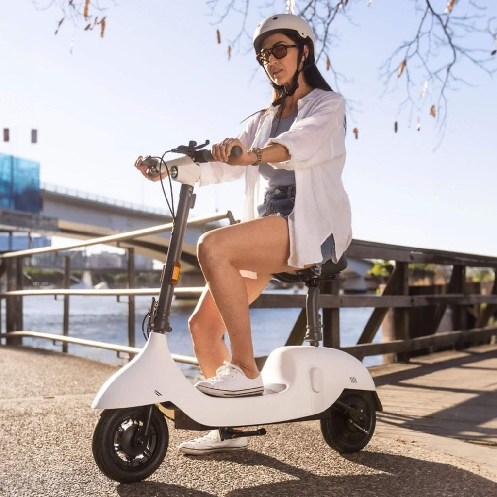 Okai Beetle Pro EA10C 900W 48V/10.4AH Small Foldable Electric Scooter With Seat, White (SAK73526) - Saksby Wholesale - Demonstration View