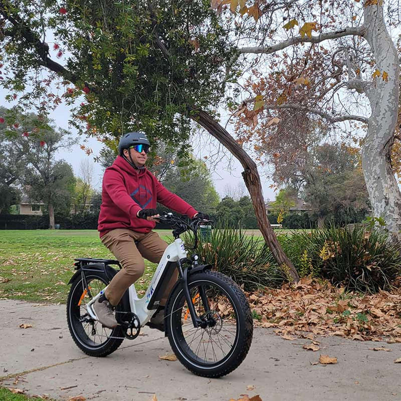 SENADA MAYOR 48V/20AH 750W Premium Electric All-Terrain Fat Tire Bike, 330LBS (SAK34816) White Right Side Lifestyle View